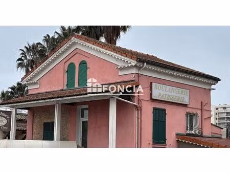 à vendre à mandelieu – grande maison familiale sur 3 niveaux – environ 300 m² – jardin et 