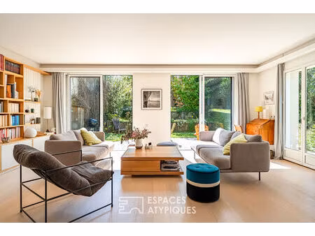 maison lumineuse avec vue et jardin bucolique à saint-germain en laye