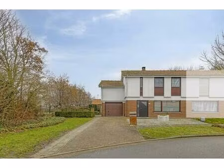 ruime halfopen woning met 4 slaapkamers op 558m² te veurne.