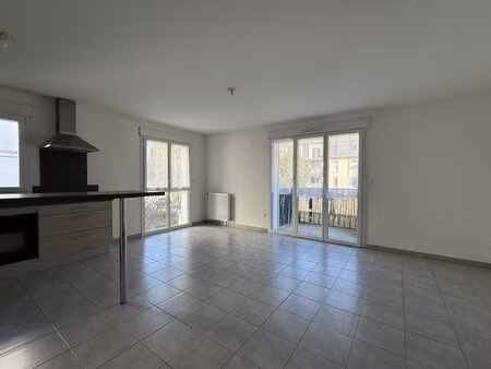 t3 - 65 68 - st honore jeanne d'arc - box - balcon