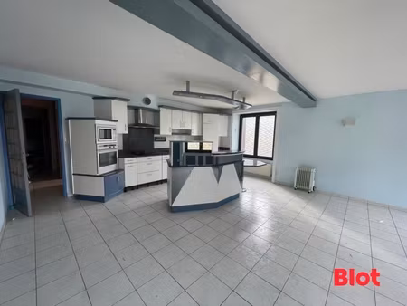 a vendre chez blot vitre ensemble immobilier 300m² - le pertre