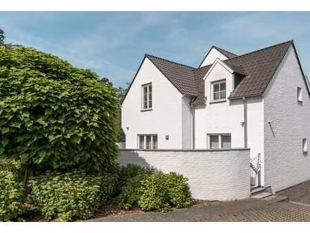 centre de lasne - maison 3ch + jardin/terrasse - parking int