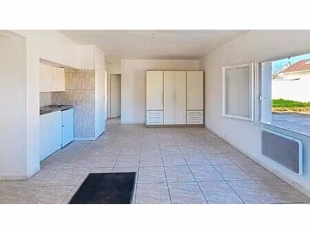 appartement 2 pièces avec terrasse  jardin et 2 parkings