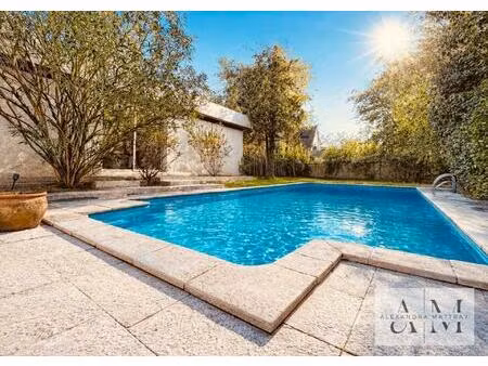 maison d'architecte de plain pied de 264 m² édifiée sur parcelle de près de 1000 m².