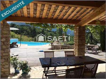 maison en pleine nature face au mont ventoux