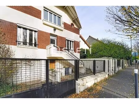 grande maison familiale quartier pavillonnaire  avec jardin