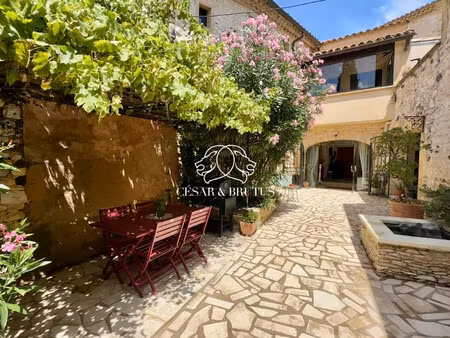 maison en pierre de caractère 300 m² sur 3 niveaux avec piscin