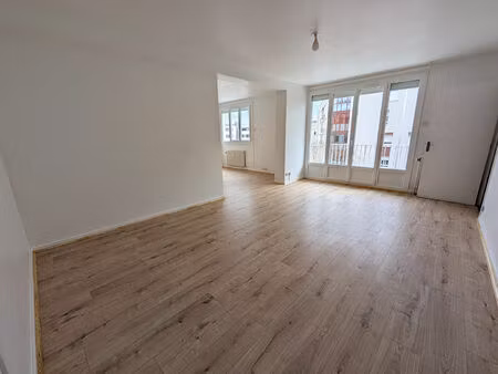 saint priest centre : t5 de 99 m² + cave + garage