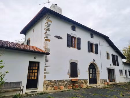 propriété avec gîte exploitable + fort potentiel de rénovati