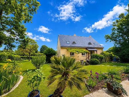 maison ligérienne jardin bucolique  piscine.