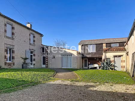 maison en pierre pleine de charme à pouille  4 chambres  dépendances