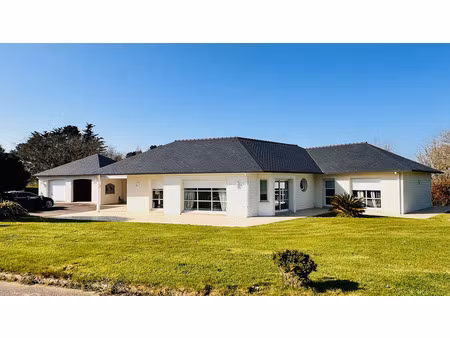 crozon : contemporaine d'exception avec vue mer dégagée sur le port du fret