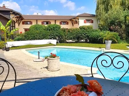 superbe maison de village  villa ou propriété de charme de 239 m² entièrement rénovée  ave