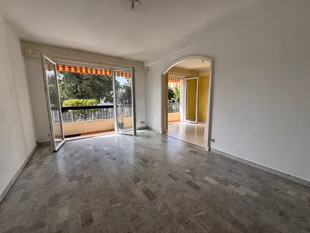 hyeres centre ville - appartement t4 79m2 avec cave et parking privatif