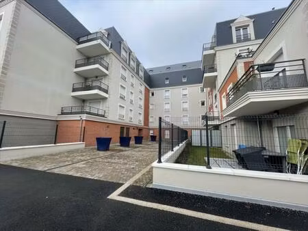 orleans fbg st jean - t2 dans résidence récente avec balcon et parking