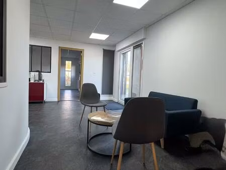 location local commercial ou artisanal 320 m²