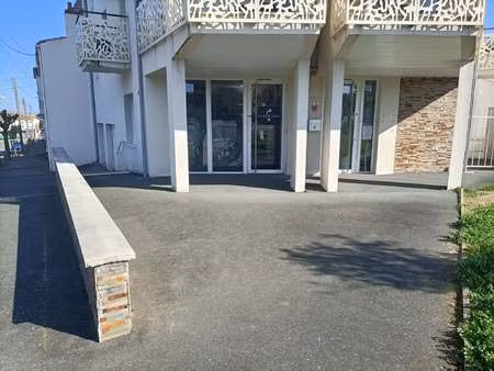 location bureaux et commerces aux sables-d'olonne (85100) : à louer / les sables-d'olonne