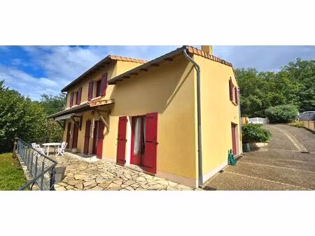 maison individuelle de type 5  sur un terrain clos et arboré de 1316 m²