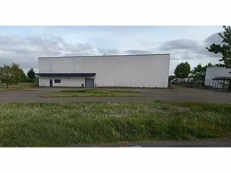 location local d'activités niort 1 388 m²