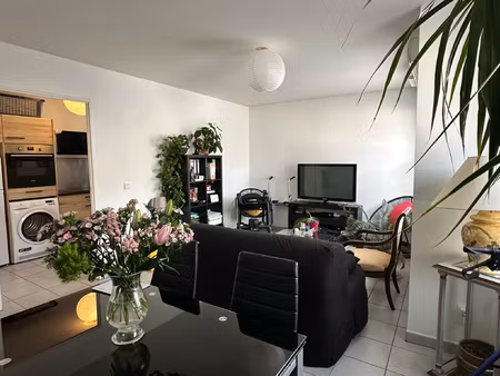 jason : notre type 2 meublé au mourillon