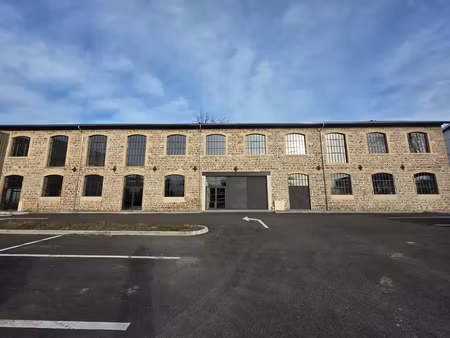 magnifique plateau de bureau à vendre sur chaponost (69)  d'une surface de 216 m² au sein 