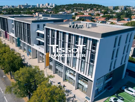 location local professionnel 130m² nimes 30900