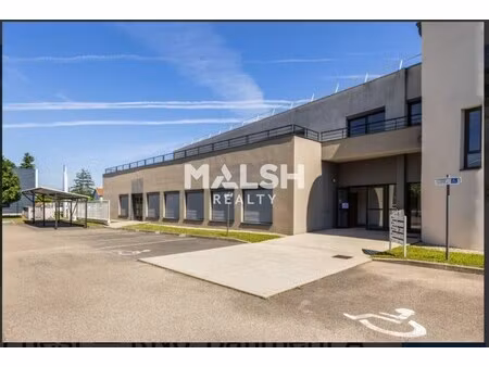 location local professionnel 279m²