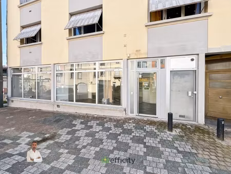local commercial 4 pièces - 84 m²