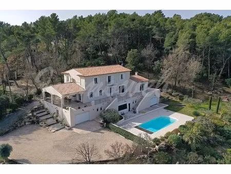 vue panoramique sur les villages belle villa de 270 m² avec 5 chambres