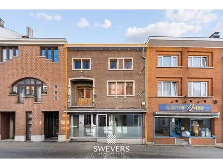 authentiek pand (°1850) ruim duplex appartement met handelsruimte
