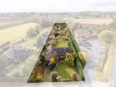 te renoveren woning op perceel van 5.643m² in kruisem te koop