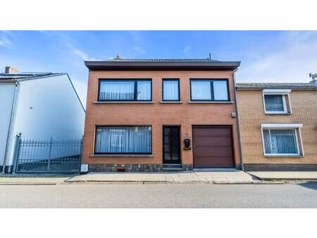 ruime woning met karakter en tal van mogelijkheden  vlakbij het centrum van lanaken en maa