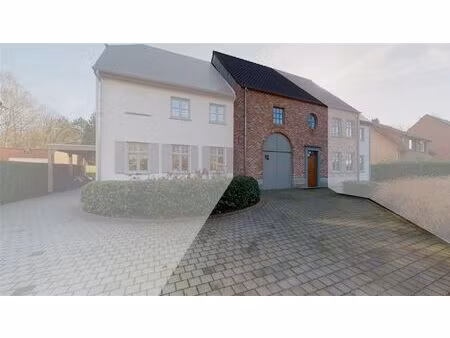 zeer ruime kwalitatieve woning met inpandige garage