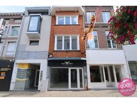 handel met woonst - terras - tuin - centrale ligging