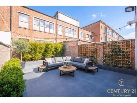 ruime  gerenoveerde woning met 4 slpk en stadstuin