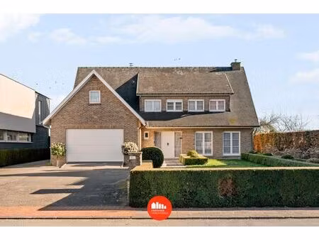 prachtige villa met achterliggend gastenverblijf en weide op perceel 3.235m².