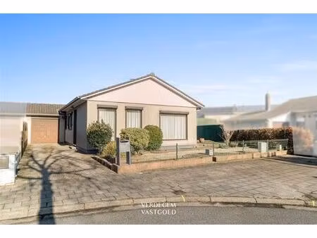 rustig gelegen bungalow met 3 slaapkamers  garage en tuin