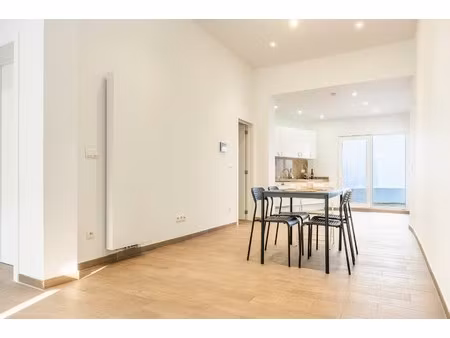 instapklare gezinswoning met 4 slaapkamers  2 badkamers & epc b in hartje burcht!