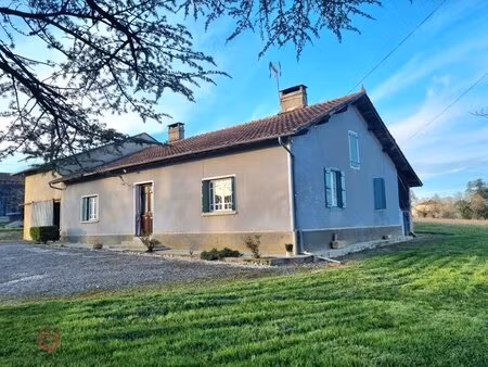 fermette rénovée avec dépendances sur 55 ha