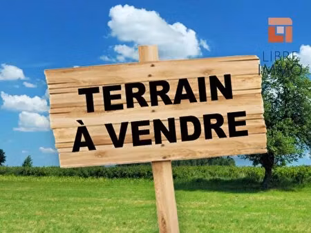 à vendre  terrain constructible avec vue sur les montagnes