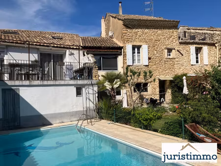 propriété de charme au pied du château de mondragon composée de deux habitations et dépend