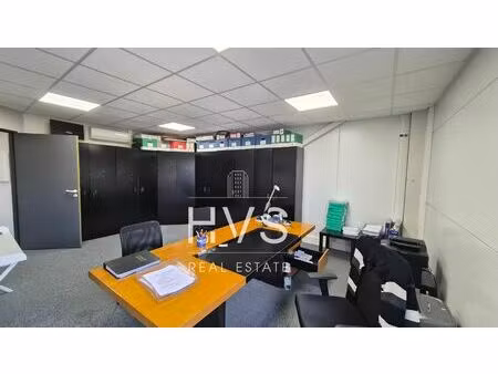 location local professionnel 62m²