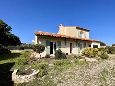villa avec garage et jardin - secteur 'les mougères'