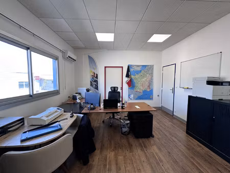 location local professionnel 26m² six fours les plages 83140