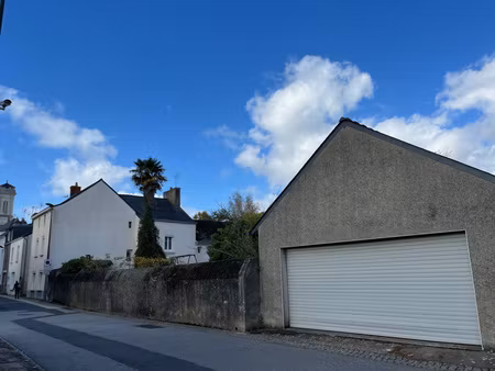 hyper-centre saint-étienne-de-montlucmaison de 158 m2 et 205 m2 de dépendance en zone ua