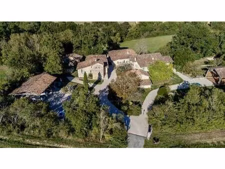 maison de luxe à vendre à saint-clar : 1 560 000 € | 624m²