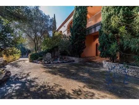 splendide demeure sur les hauteurs. gros potentiel