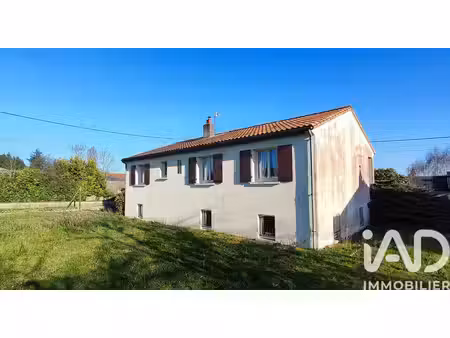 maison de village à ménigoute (79340)
