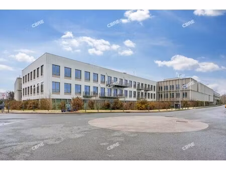 location local professionnel 1 047m²