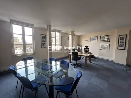 location local professionnel 428m²